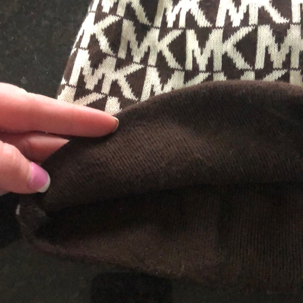 Michael kors scarf and hat - Picture 7 of 7
